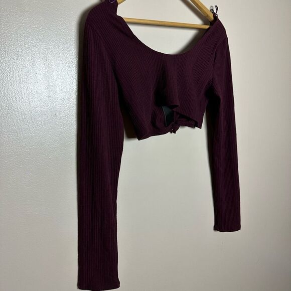 CLEARANCE! Burgundy Boutique Ribbed Knotted Crop Top Size L NWT - Picture 4 of 5